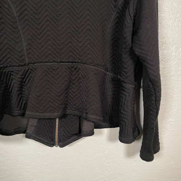 Torrid Women Plus Size 2 Black Quilted Peplum Bomber Jacket Raw Hem Knit Fitted - Picture 7 of 9